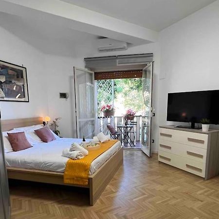 3 Fermate Dal Colosseo - Casa Vacanze Elena - 50 M Da Metro Garbatella Rom Exterior foto