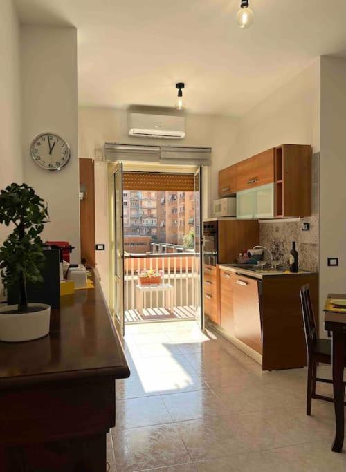 3 Fermate Dal Colosseo - Casa Vacanze Elena - 50 M Da Metro Garbatella Rom Exterior foto