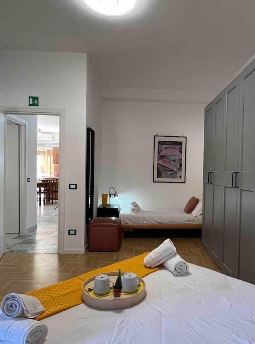 3 Fermate Dal Colosseo - Casa Vacanze Elena - 50 M Da Metro Garbatella Rom Exterior foto