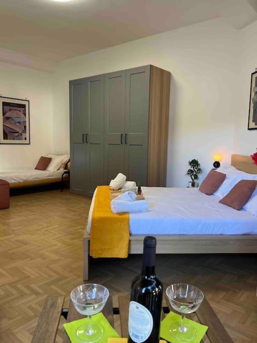 3 Fermate Dal Colosseo - Casa Vacanze Elena - 50 M Da Metro Garbatella Rom Exterior foto