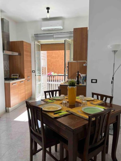 3 Fermate Dal Colosseo - Casa Vacanze Elena - 50 M Da Metro Garbatella Rom Exterior foto