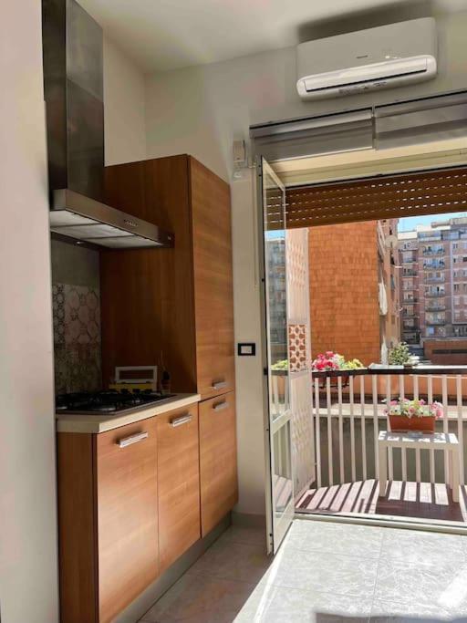 3 Fermate Dal Colosseo - Casa Vacanze Elena - 50 M Da Metro Garbatella Rom Exterior foto