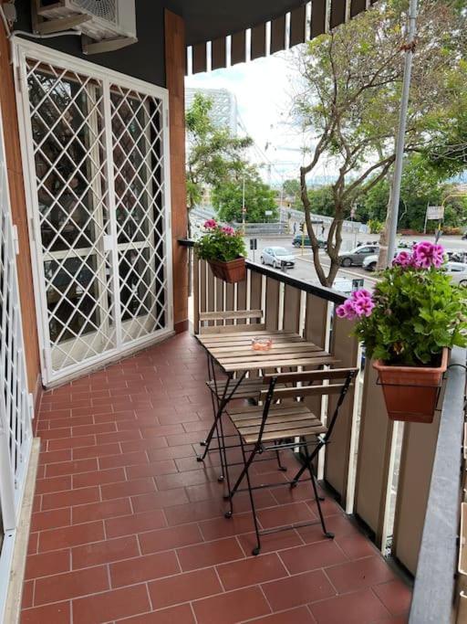3 Fermate Dal Colosseo - Casa Vacanze Elena - 50 M Da Metro Garbatella Rom Exterior foto